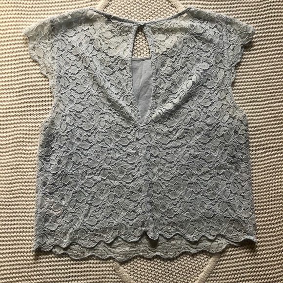 Aritzia - Talula lace tank top with cap sleeve - Picture 2 of 4